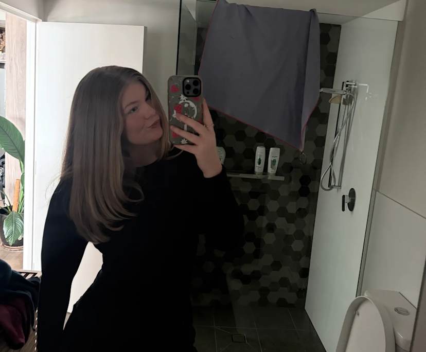 Emma (19), $350, Non-smoker, Have pets, and No children