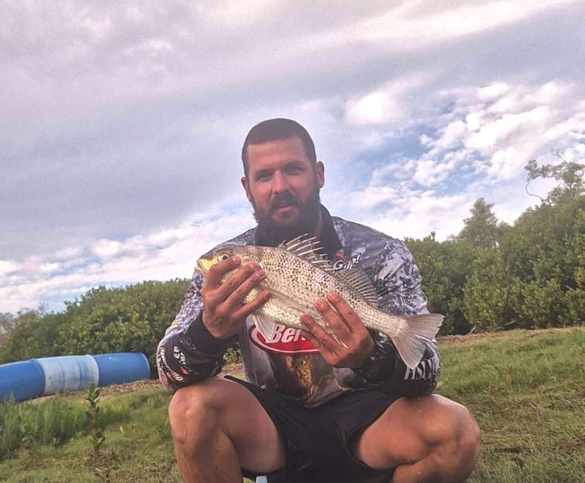 Shane (30), $300, Smoker, No pets, and No children