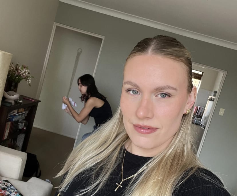 Lauren (31), $150, Have pets, Non-smoker, and No children