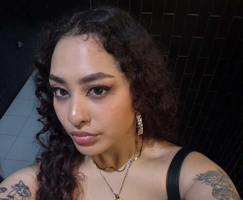 Rachelle (24), $250, LGBTQIA+, Non-smoker, No pets, and No children