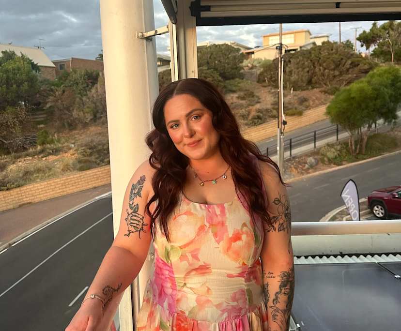 Tayla (28), $300, Non-smoker, Have pets, and No children