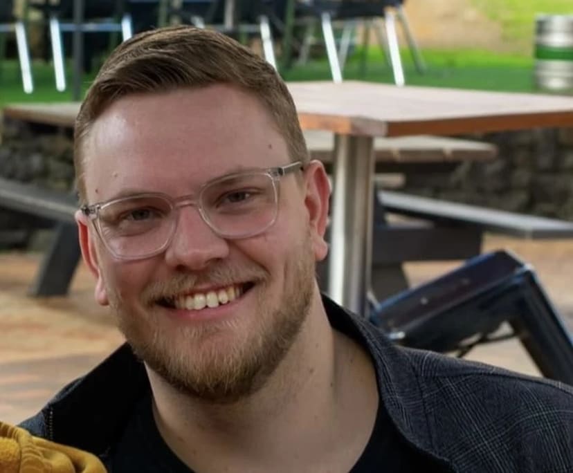 Simon (34), $350, LGBTQIA+, Non-smoker, No pets, and No children