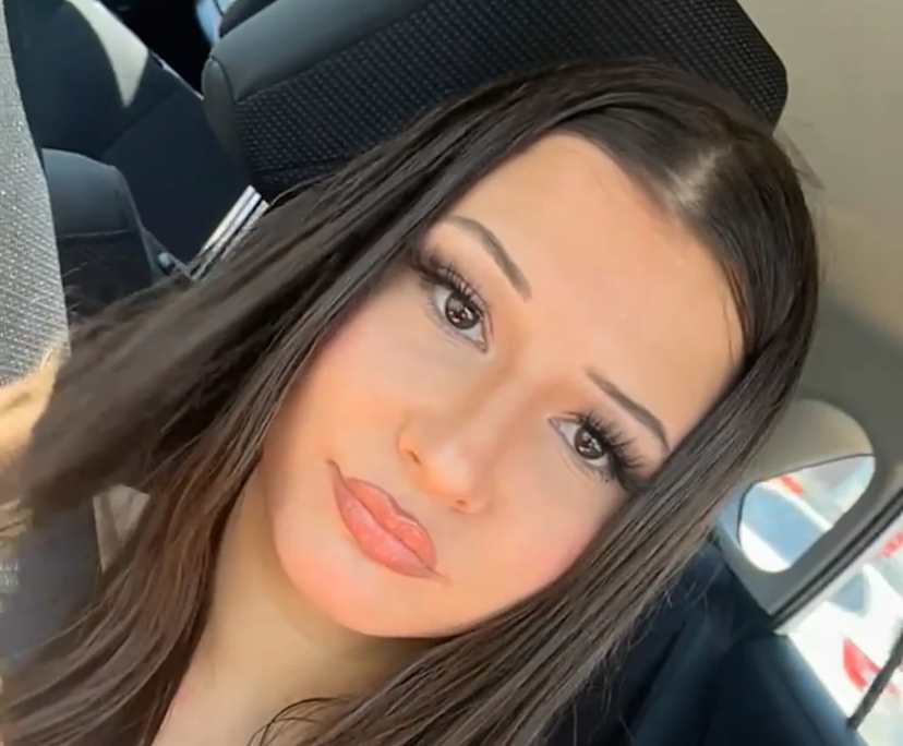 Lorena (18), $300, Non-smoker, No pets, and No children