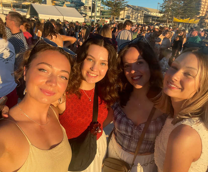 Evenni (22), $250, Non-smoker, Have pets, and No children