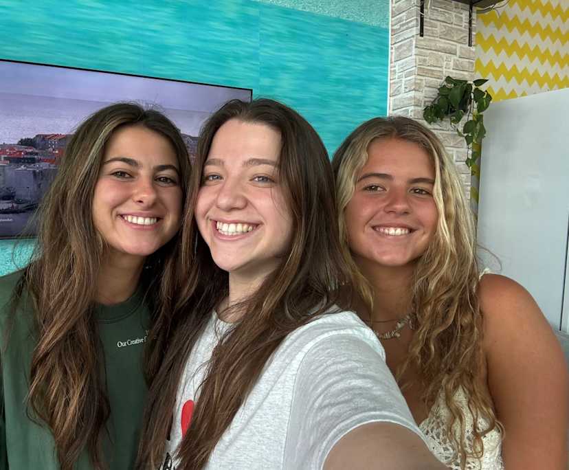 Lucia, Paloma & Lola
