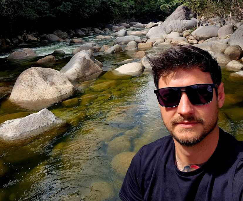 Brandon (33), $450, Non-smoker, Have pets, and No children