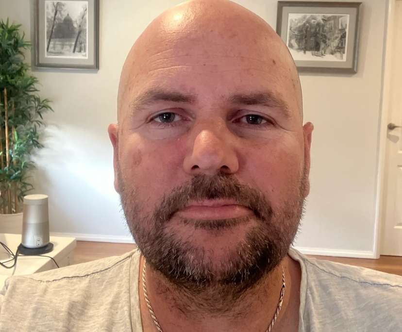 Ben (46), $450, No pets, No children, and Non-smoker