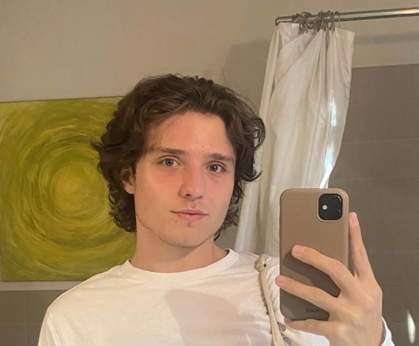 Falk (21), $300, LGBTQIA+, Non-smoker, No pets, and No children