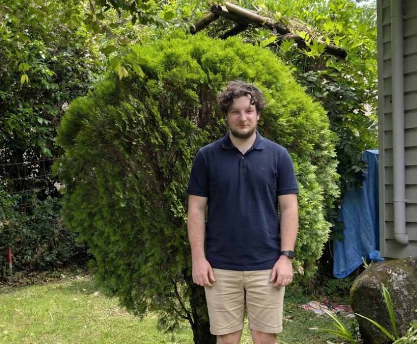 Jack (22), $300, Non-smoker, Have pets, and No children