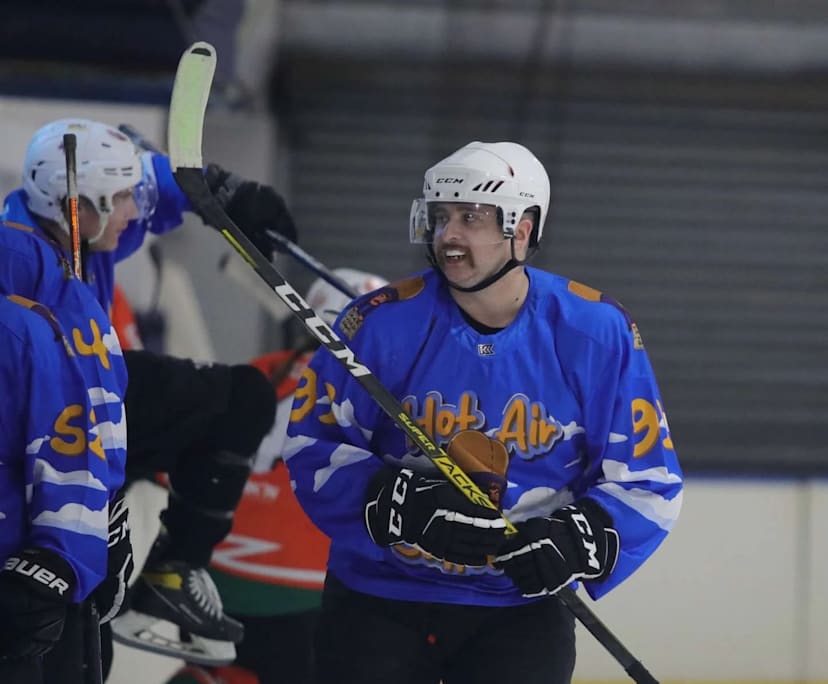 Alex (29), $350, No pets, Non-smoker, and No children