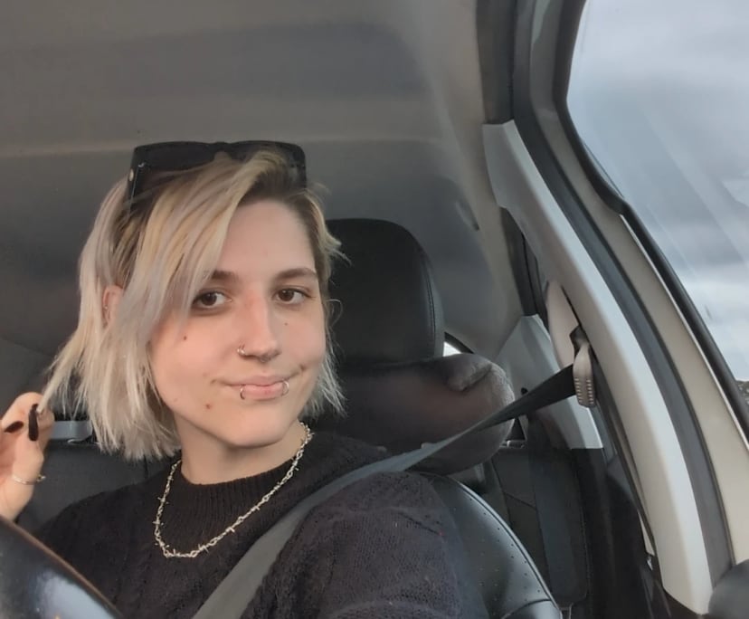 Jasmyn (23), $350, Non-smoker, Have pets, and No children