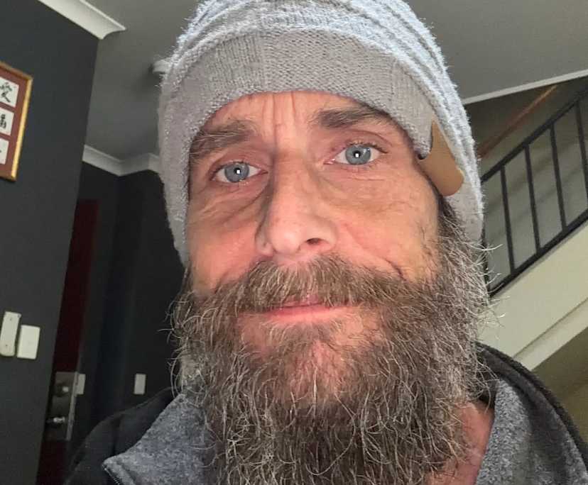 Guy (47), $350, Have pets, Smoker, and No children