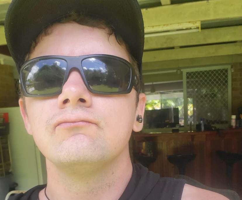 Ben (33), $280, Smoker, No children, and No pets