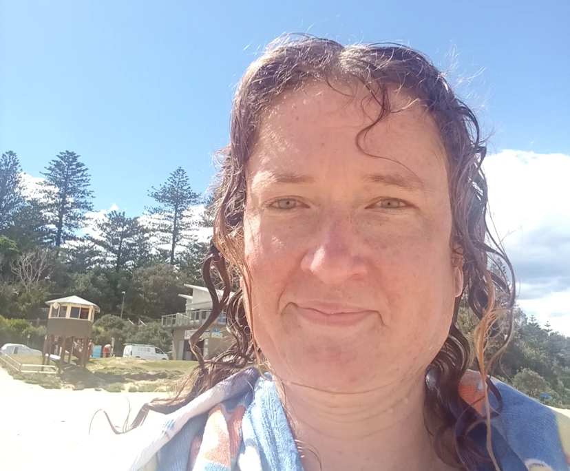 Samantha (34), $400, Non-smoker, Have pets, and No children