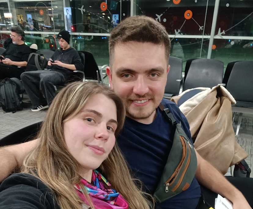 Laura (30) and César (29), $350, 