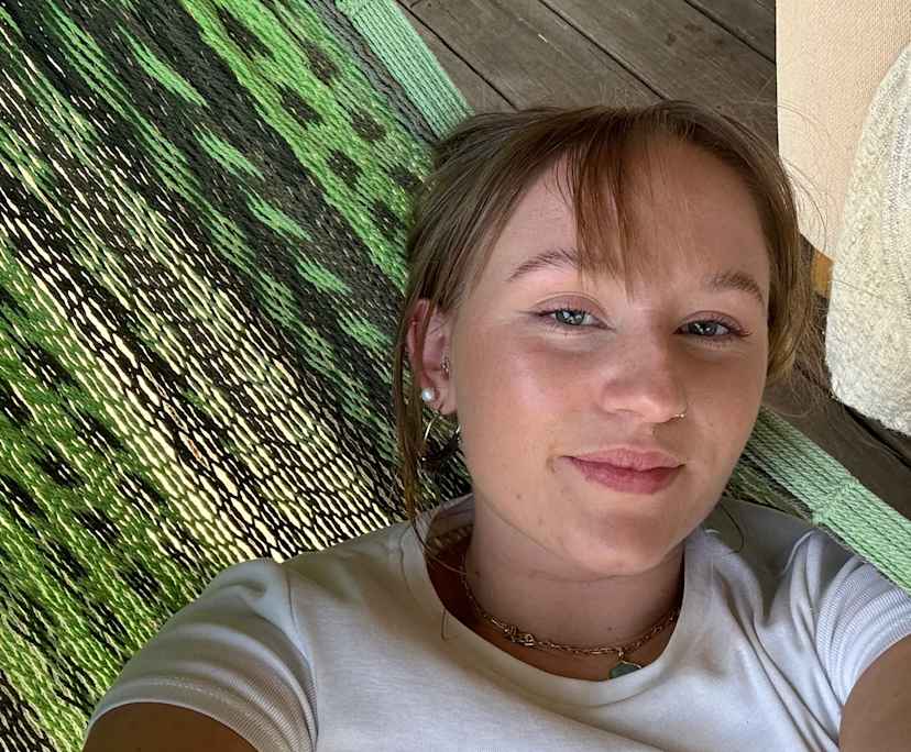 Ellie (27), $320, Non-smoker, No pets, and No children