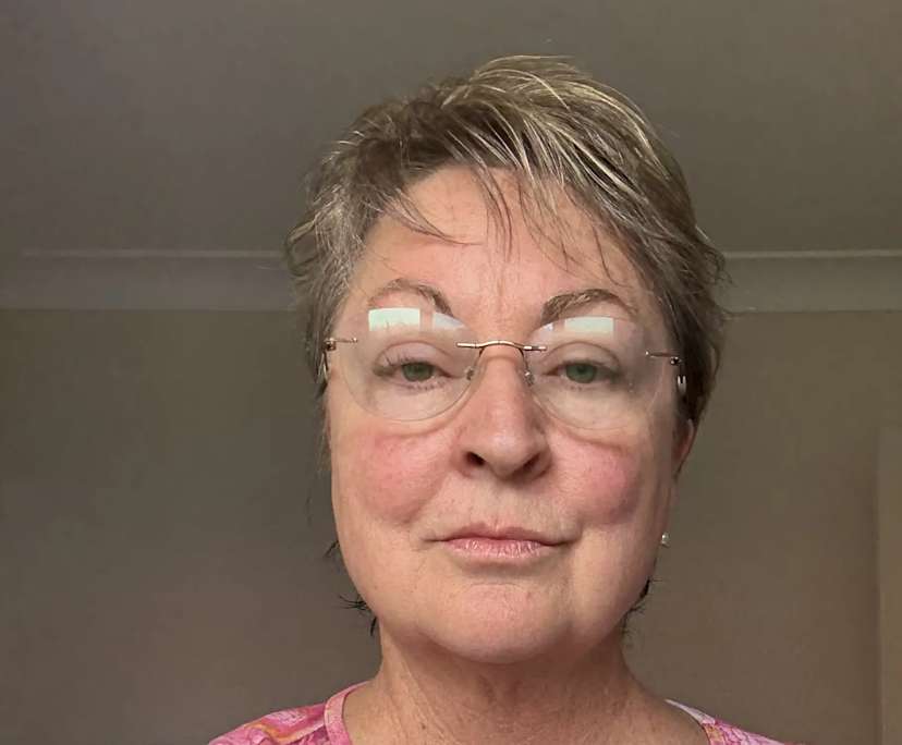 Karen Couchman (65), $500, Non-smoker, Have pets, and No children