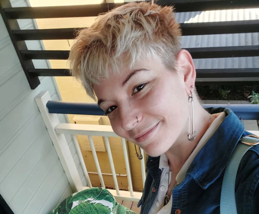 Tara (28), $280, Smoker, LGBTQIA+, Have pets, and No children