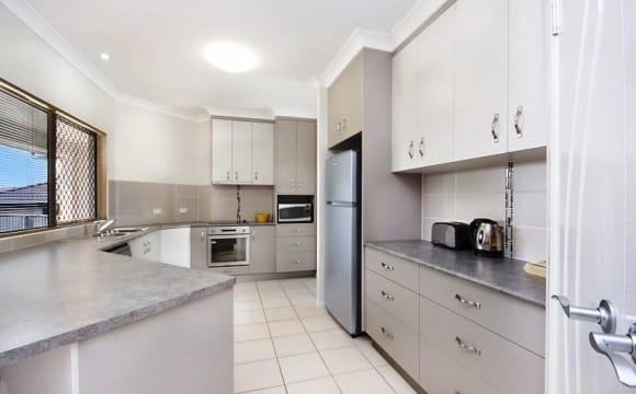 Furnished room in a share house
