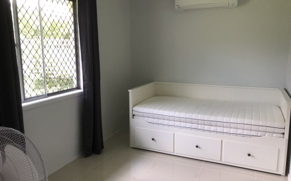 Room in a share house
