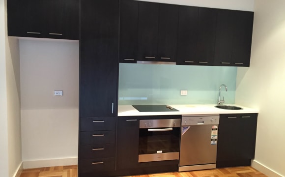 <a href="/rooms/windsor-3181">Windsor</a>, <a href="/rooms/melbourne">Melbourne</a>