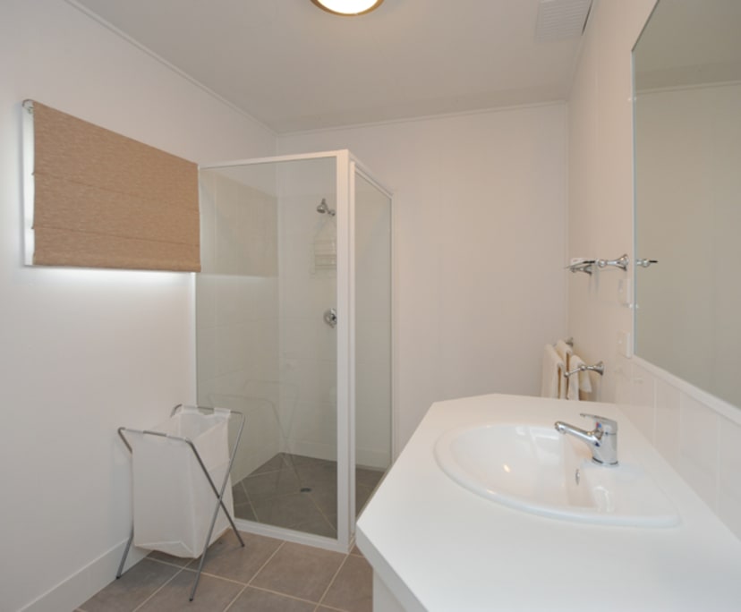 $300, Share-house, 3 bathrooms, West Gladstone QLD 4680