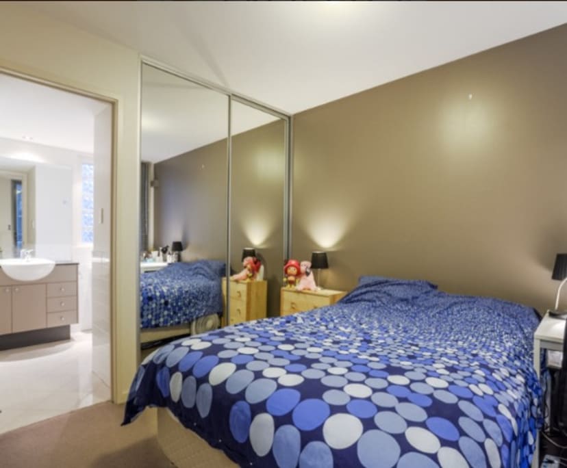 Furnished room with ensuite in a flatshare