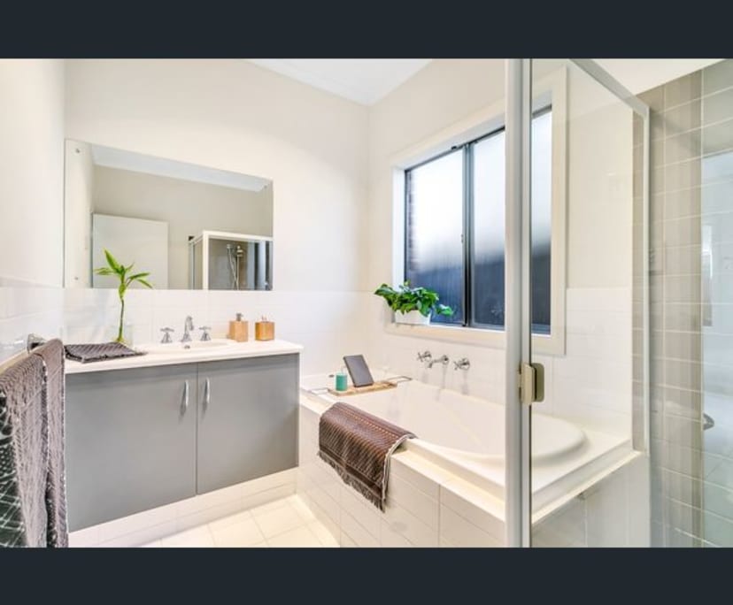 Room for Rent in Gardens, Adelaide 200,