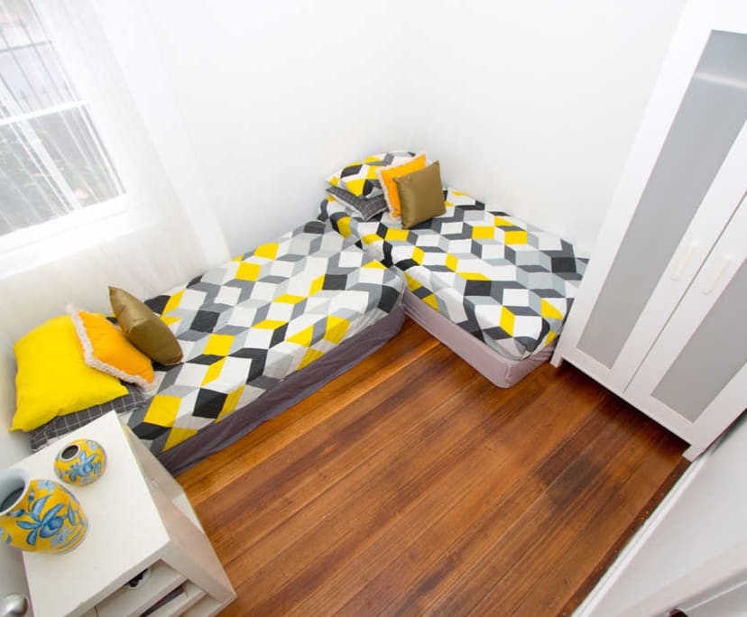 $950, Whole-property, 4 bathrooms, Balaclava VIC 3183