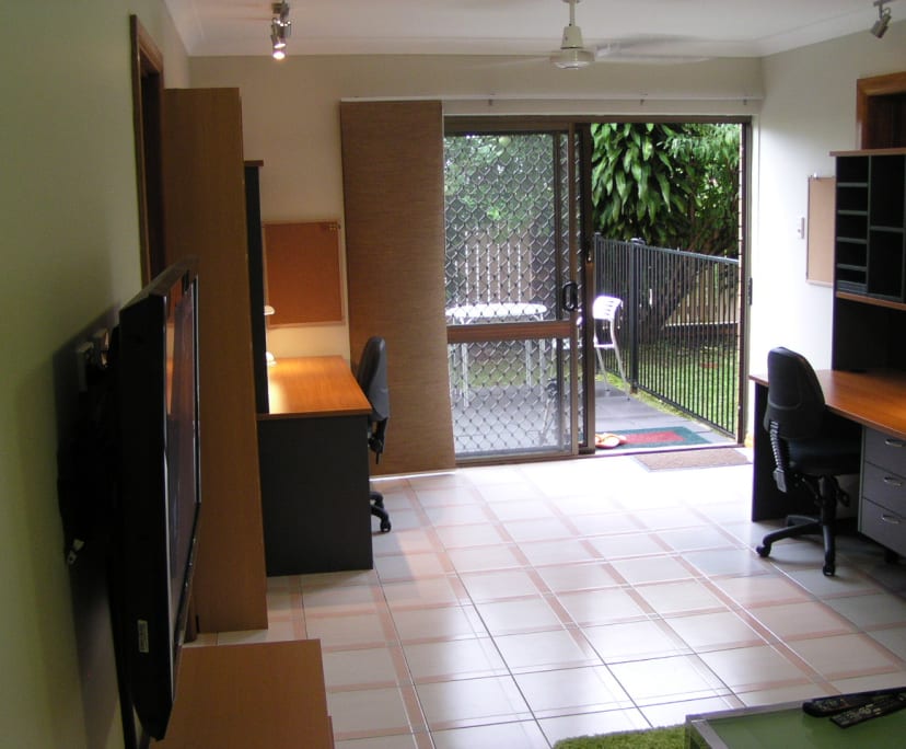 Granny Flat for Rent in Robertson, Brisbane 385,