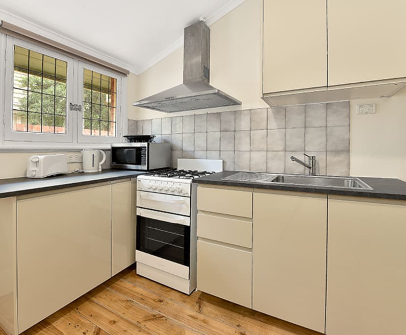 $610, Whole-property, 1 bathroom, Brunswick VIC 3056