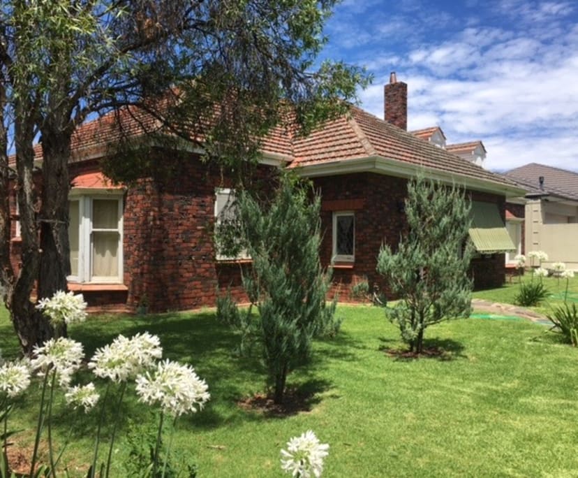 Room for Rent in Toorak Gardens, Adelaide 150, Fu...
