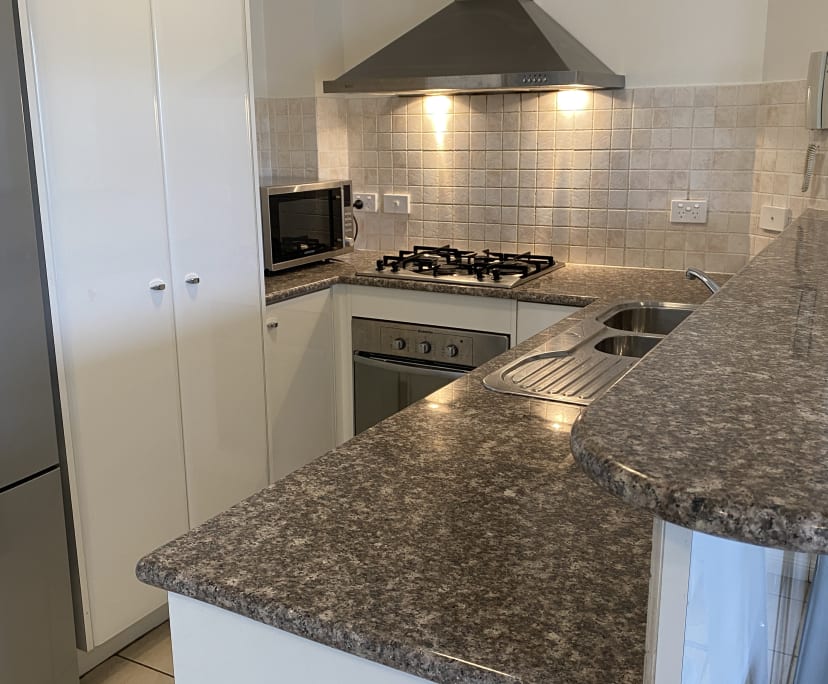 $350, Flatshare, 2 bathrooms, Kangaroo Point QLD 4169