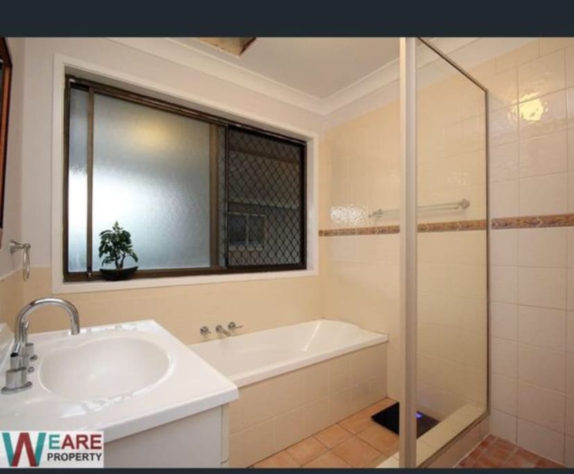 $250, Share-house, 4 bathrooms, Regents Park QLD 4118