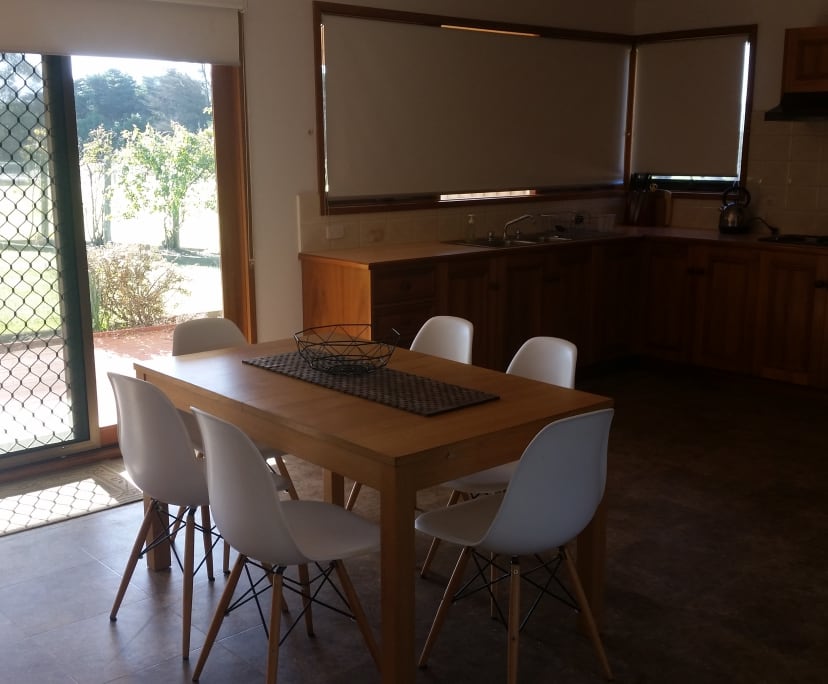 Room for Rent in Coldstream, Melbourne 200, Furni...