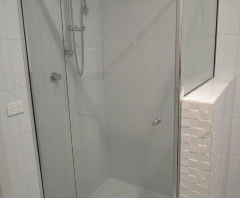 $350, 1-bed, 1 bathroom, Saint Kilda East VIC 3183