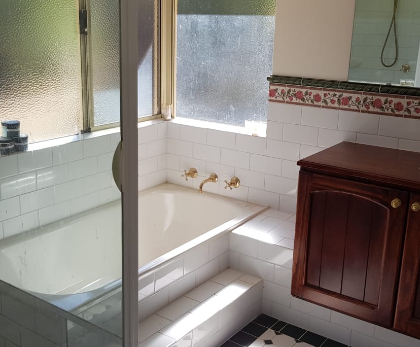 $250, Homestay, 4 bathrooms, Gidgegannup WA 6083