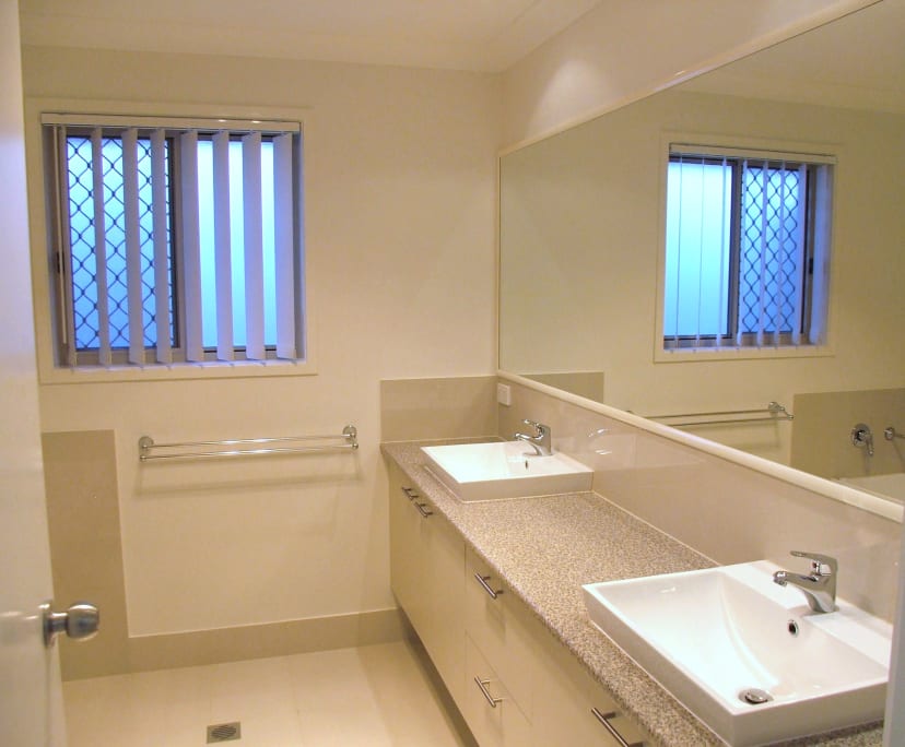 $260, Share-house, 6 bathrooms, Bethania QLD 4205