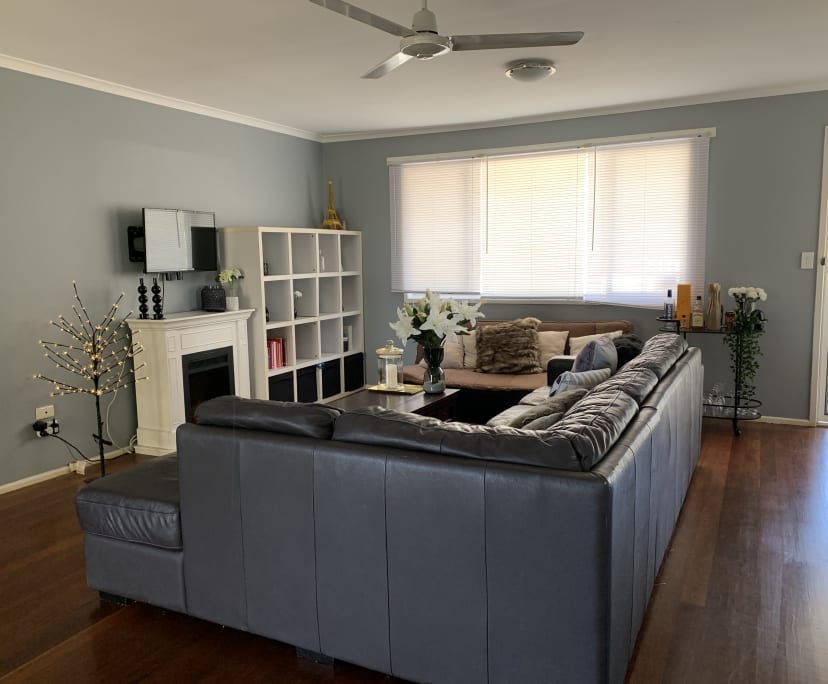 Room for Rent in Ashmore, Gold Coast 270, Furnish...