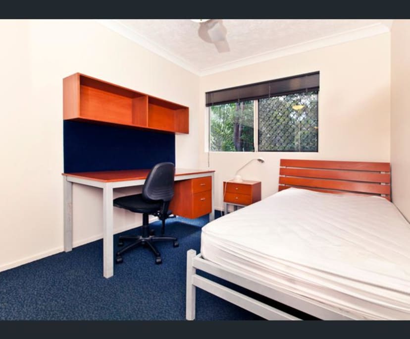 $300, Student-accommodation, 3 bathrooms, Ashmore QLD 4214