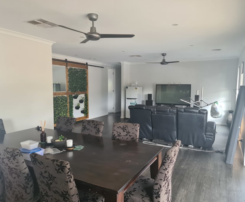 Room in a share house