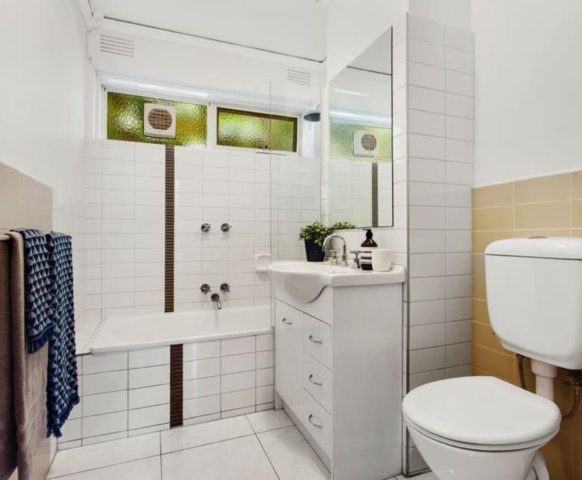 Furnished room in a flatshare