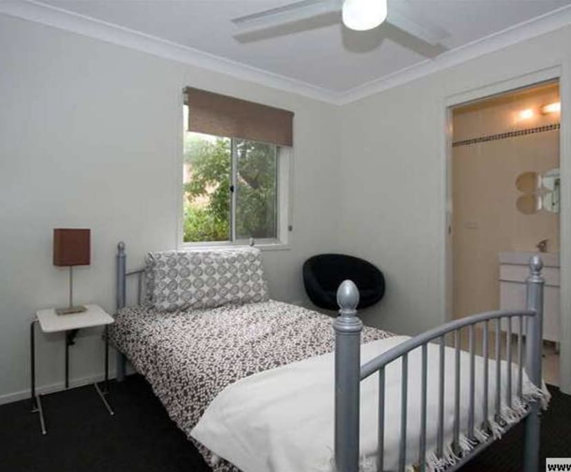 $220, Share-house, 4 bathrooms, Fairfield QLD 4103