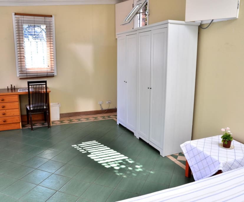 Granny Flat for Rent in Camperdown, Sydney 430, F...
