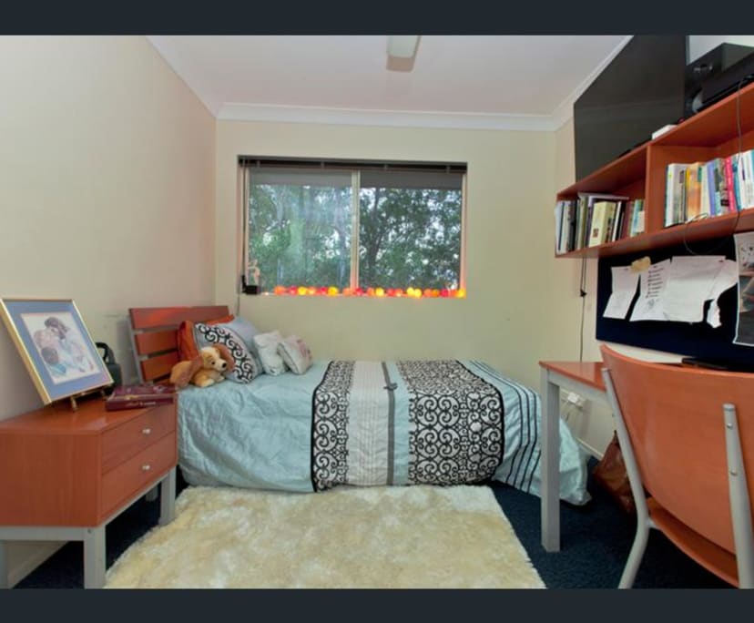$300, Student-accommodation, 3 bathrooms, Ashmore QLD 4214