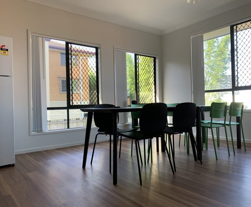 $330, Share-house, 5 bathrooms, Woolloongabba QLD 4102