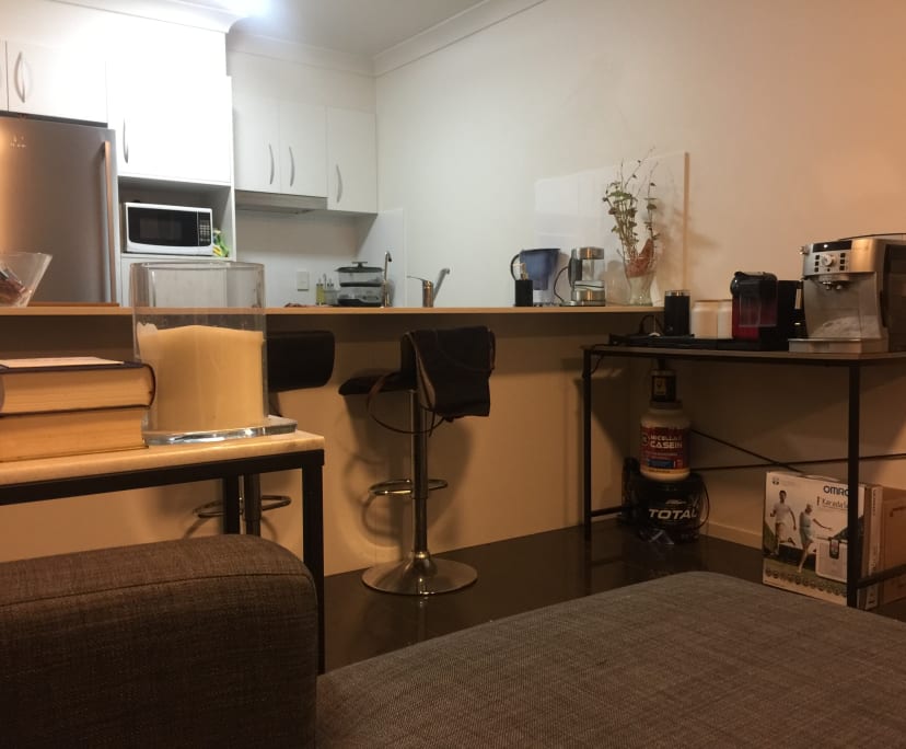 $400, Flatshare, 2 bathrooms, Holland Park QLD 4121