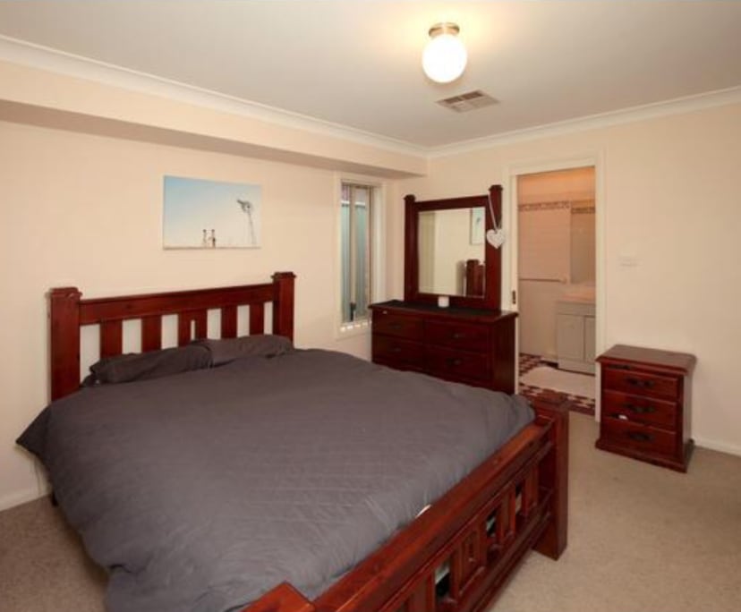 $180, Share-house, 4 bathrooms, Estella NSW 2650