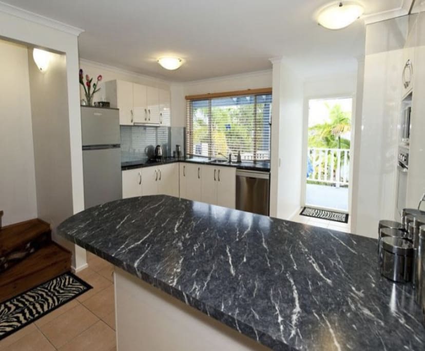 $350, Share-house, 2 bathrooms, Alexandra Headland QLD 4572