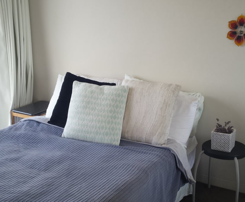 Furnished room in a flatshare